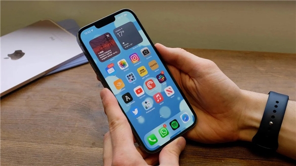 Apple, standart iPhone 14 modellerini gözden çıkardı!