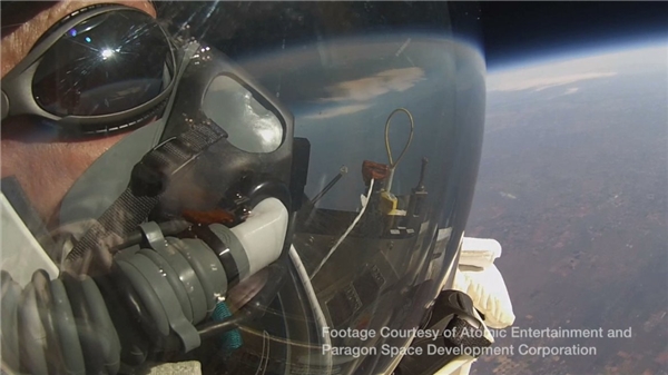 Uzaydan paraşütle atlamak mümkün mü?
