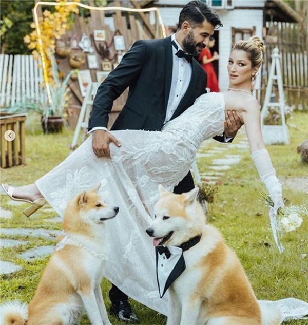 Oyuncu Rüzgar Aksoy ile Yasemin Sancaklı evlendi