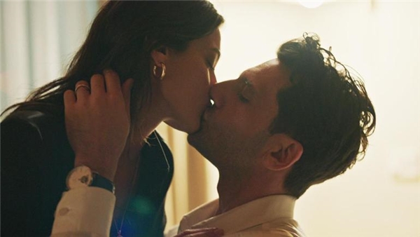 Kaan Urgancıoğlundan öpüşme tekniği yorumu: Hiç kolay ya da keyifli bir mevzu değil