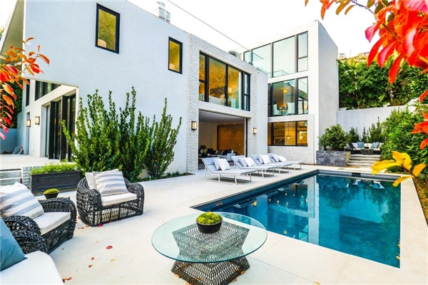 Emily Blunt'ın Evi Tıpkı Kendisi Gibi Kendine Hayran Bırakıyor!