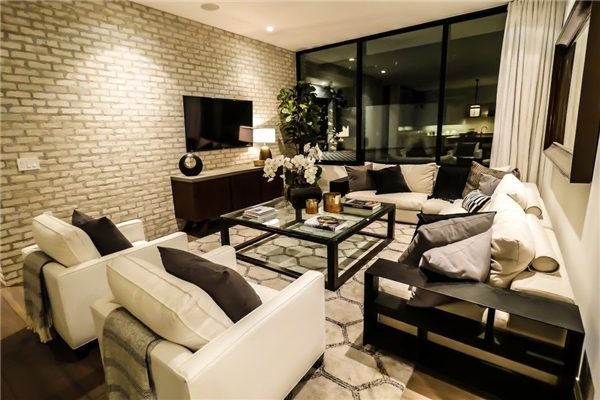 Emily Blunt'ın Evi Tıpkı Kendisi Gibi Kendine Hayran Bırakıyor!