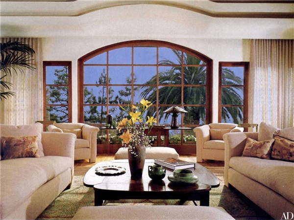 Usta Yönetmen Steven Spielberg'in Evi, Tasarımı ile Göz Dolduruyor!