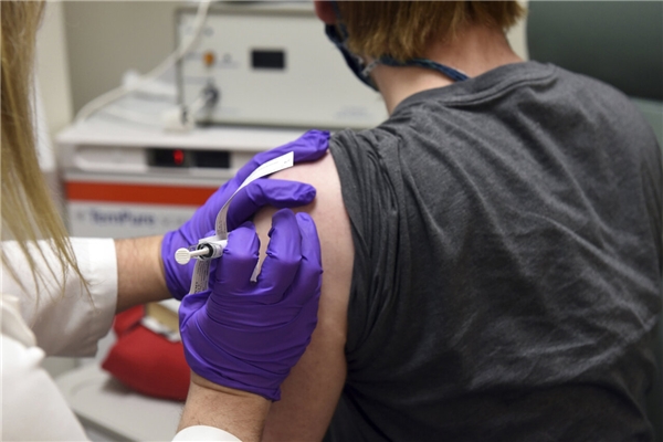 Vakalar arttı, koronavirüs aşıları için yeni doz tartışması başladı