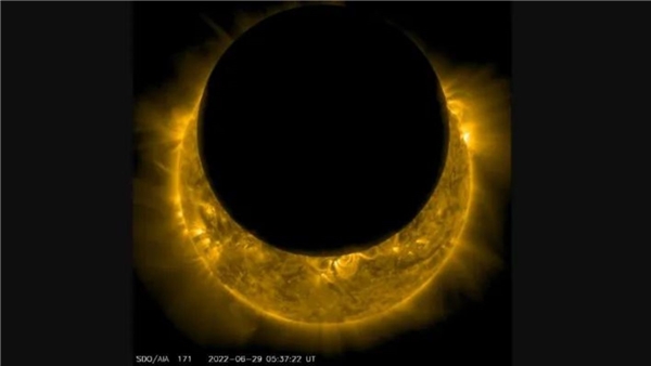 Sadece uzaydan görülebilen Güneş tutulması gerçekleşti! İşte görüntüler