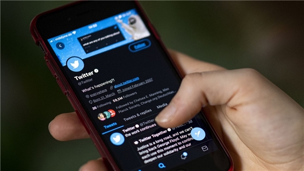 Elon Musk çıkmazda! Twitter Blue ertelendi