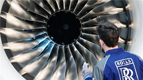 Rolls-Royce'dan bir ilk! Sıfır karbon emisyonlu motor