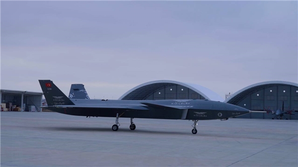 Uçmaya alıştı: Bayraktar Kızılelma sistem testlerini tamamladı! (Video)