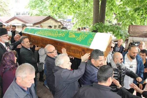 Acun Ilıcalı'nın amcası son yolculuğuna uğurlandı