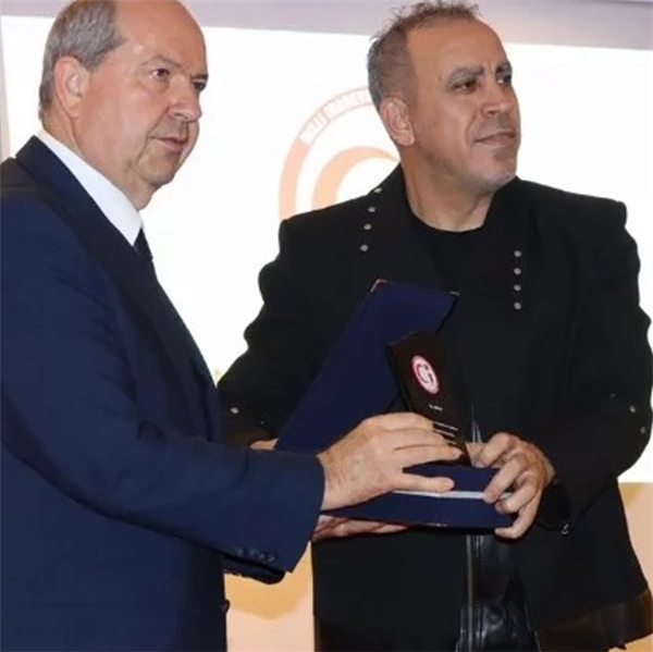 Haluk Levent'e KKTC'de Vatanseverlik Ödülü Verildi