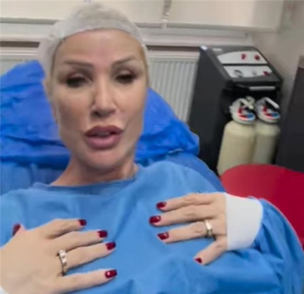 Seda Sayan bayramda da doktorun kapısını çaldı Lolita olacağım