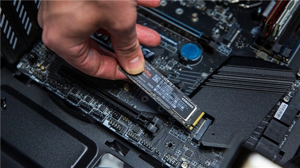 AMD'den oyunlarda bekleme sıkıntısını bitirecek teknoloji! AMD'den oyunlarda bekleme sıkıntısını bitirecek teknoloji!