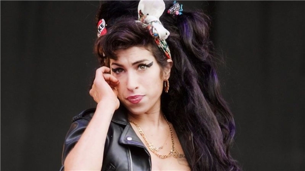 <p><strong>1. AMY WINEHOUSE</strong> </p>